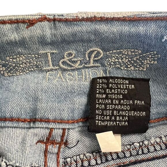 I&P Fashion Distressed Denim Bermuda Shorts Women's Casual Summer Wear Size 11‎ - Picture 11 of 11